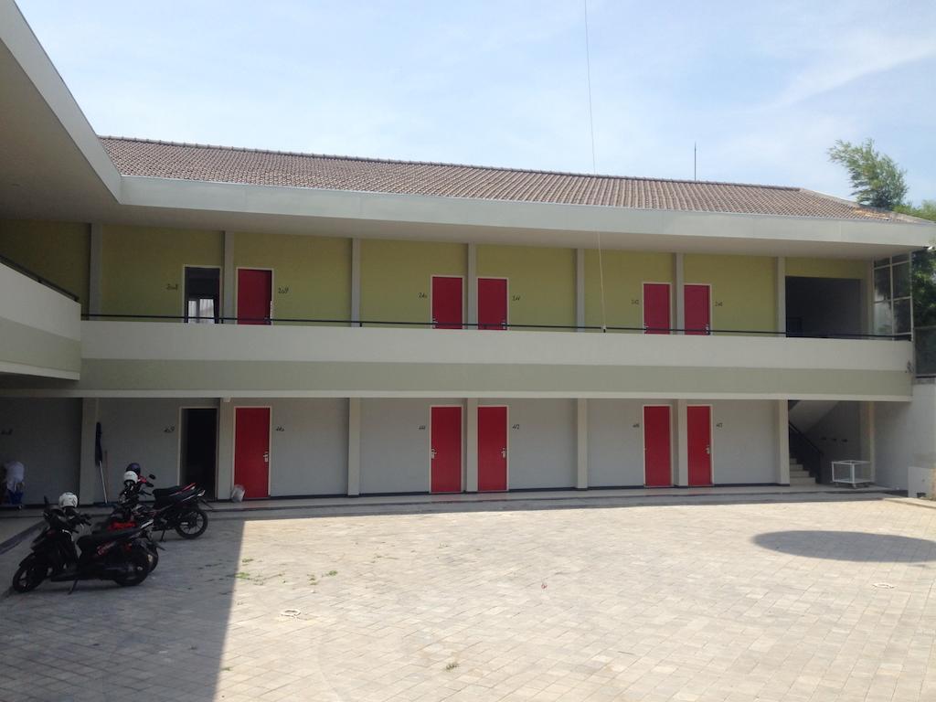 Rumah Cassa Guest House Sorabaya Extérieur photo