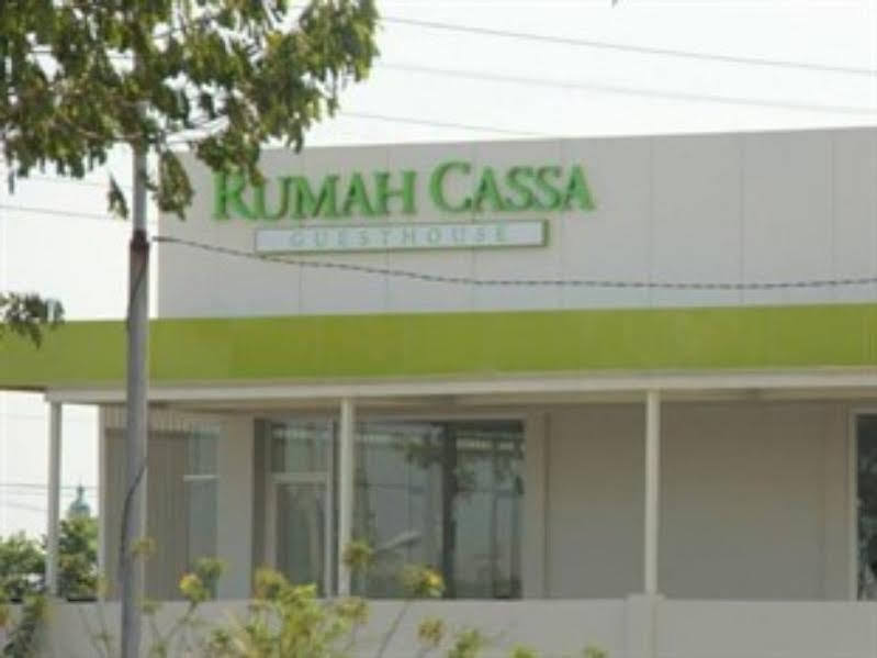 Rumah Cassa Guest House Sorabaya Extérieur photo